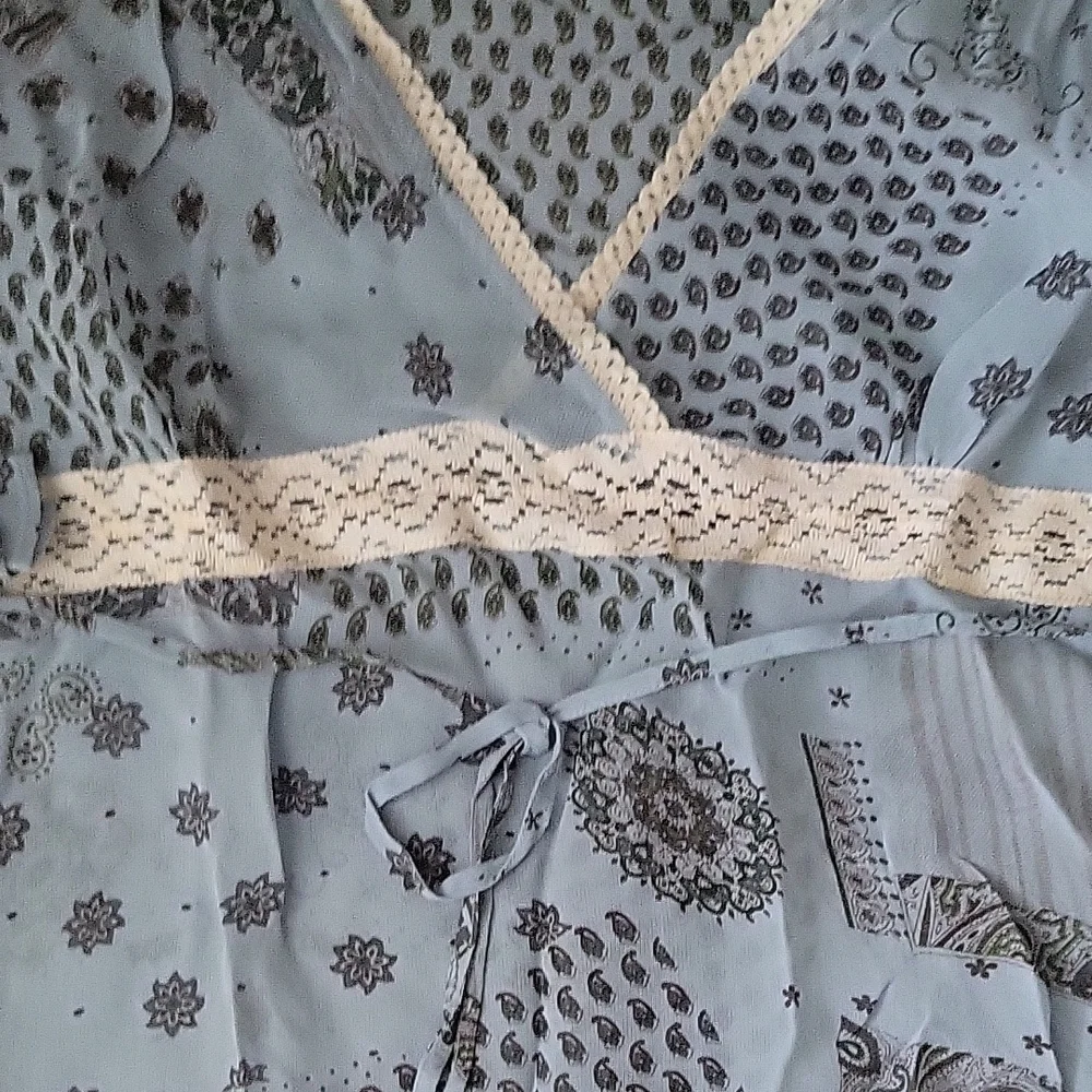 Elegant Blue Patterned Blouse - Picture 4 of 4